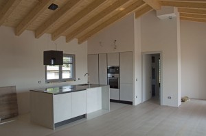 BiHolz casa in legno prefabbricata interno con cucina 2