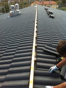 BiHolz casa in legno prefabbricata particolare tegole su tetto ventilato